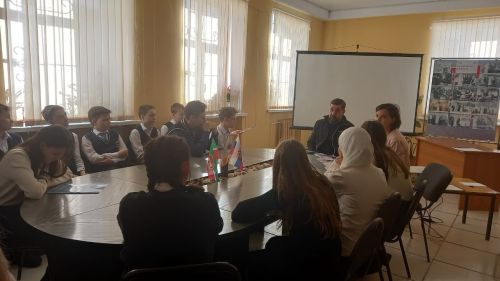 В Краеведческом музее прошла встреча школьников с потомственным военным