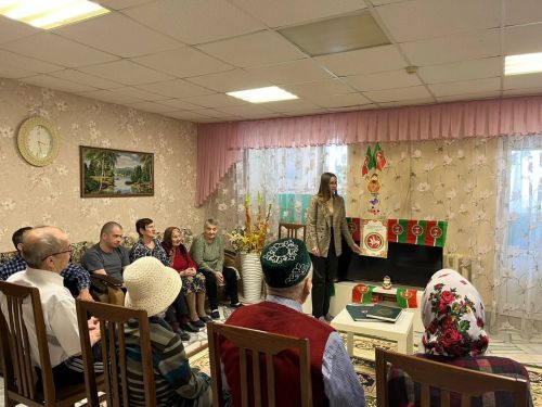 Татарстан Республикасы Дәүләт гербы көненә багышланган әңгәмәне Югары Ослан интернат-йорты өлкәннәре өчен оештырдылар