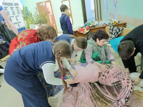 В Кильдееве прошел мастер-класс по созданию обрядовой куклы- масленицы