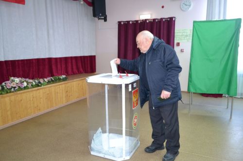 Роман Шайхутдинов посетил избирательные участки в Верхнем Услоне
