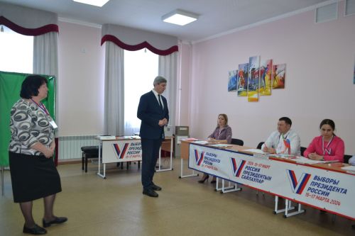 Роман Шайхутдинов посетил избирательные участки в Верхнем Услоне