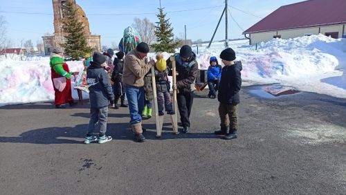 В Кильдееве дружно и весело поводили Масленицу