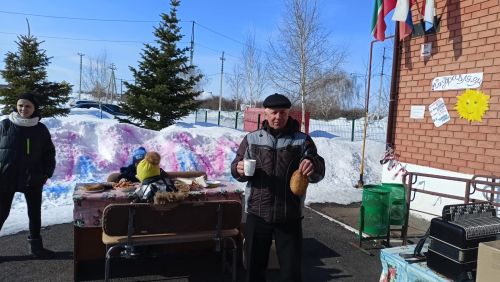 В Кильдееве дружно и весело поводили Масленицу