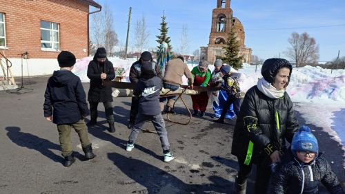 В Кильдееве дружно и весело поводили Масленицу