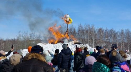 В Верхнем Услоне прошли масленичные гуляния
