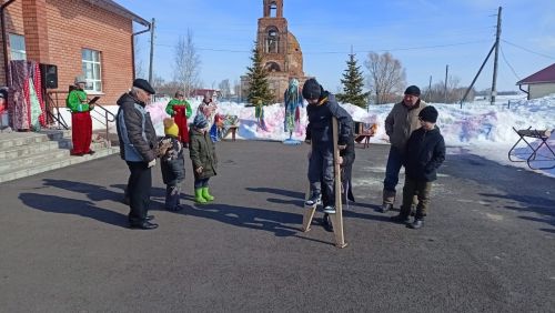 В Кильдееве дружно и весело поводили Масленицу