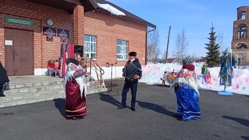 В Кильдееве дружно и весело поводили Масленицу