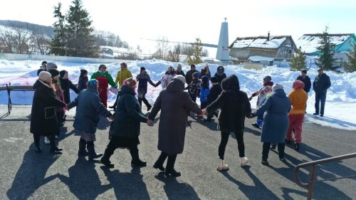 В Кильдееве дружно и весело поводили Масленицу
