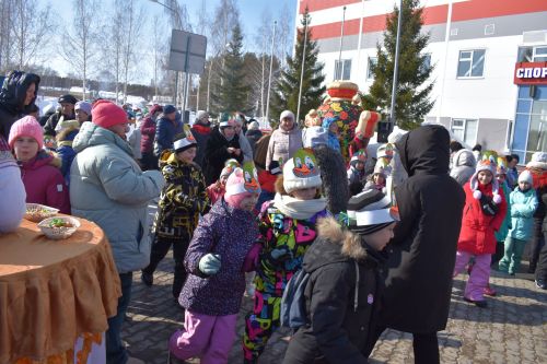 Как в Верхнем Услоне Масленицу проводили: фоторепортаж