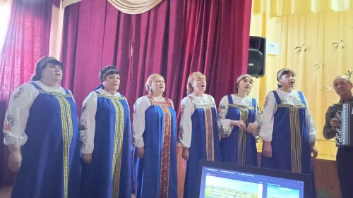 В Кильдееве прекрасную половину села поздравили с весенним праздником