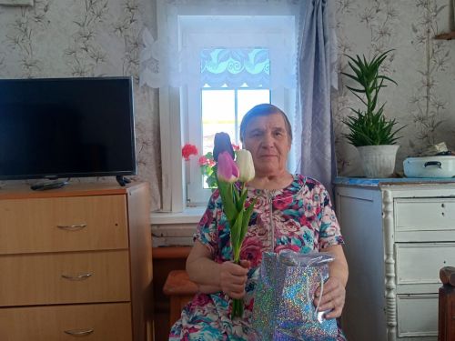 Верхнеуслонские соцработники поздравили женщин, находящихся на надомном обслуживании