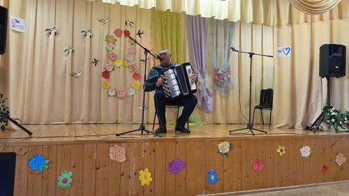 В Кильдееве прекрасную половину села поздравили с весенним праздником