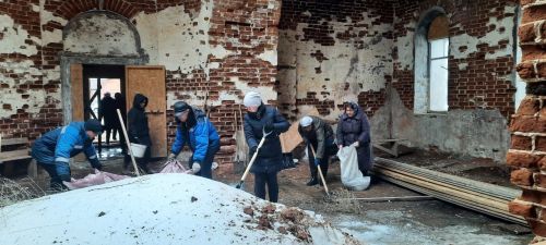 Кильдеевцы вышлли на субботник по благоустройству территории местного храма