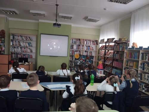 Юные гимназисты Верхнего Услона совершили путешествие в «Планетарий в библиотеке»