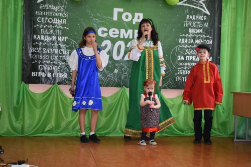 В Верхнеуслонской школе состоялось торжественное открытие Года семьи