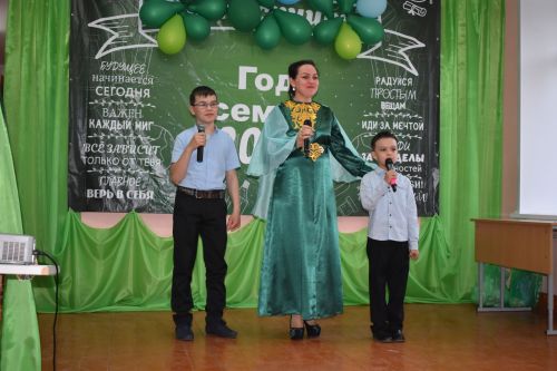 В Верхнеуслонской школе состоялось торжественное открытие Года семьи