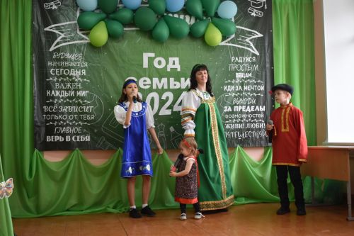 В Верхнеуслонской школе состоялось торжественное открытие Года семьи