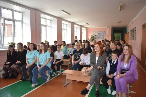 В Верхнеуслонской школе состоялось торжественное открытие Года семьи