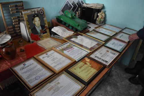 Руководство компании «Красный Восток Агро» передало Матюшинской школе трактор