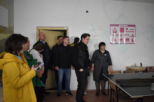 Руководство компании «Красный Восток Агро» передало Матюшинской школе трактор