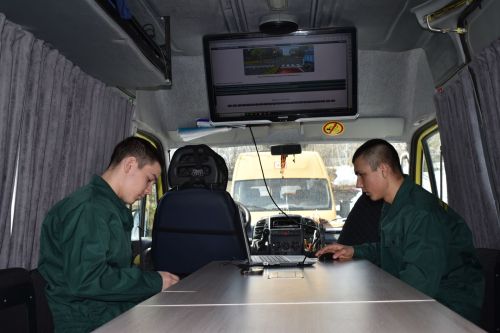 Руководство компании «Красный Восток Агро» передало Матюшинской школе трактор