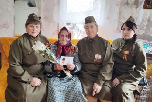 В Соболевском трогательно поздравили ветеранов с Днем Победы