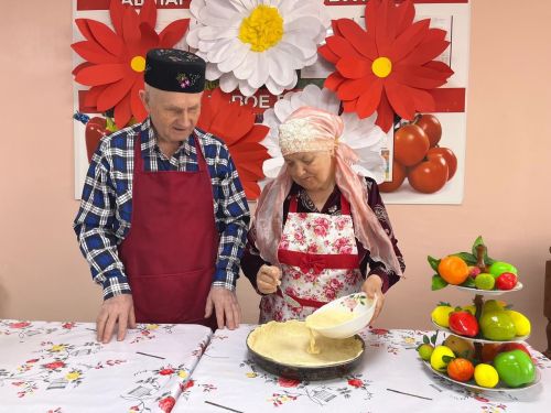 В Верхнеуслонском Доме-интернате к Международному дню семьи испекли праздничный пирог