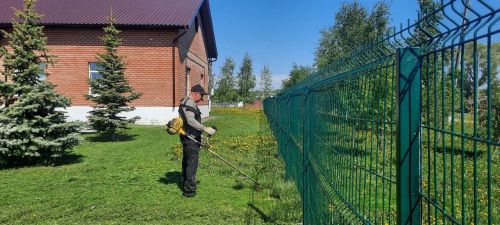 В Кильдееве трудовой десант навел порядок в парковой зоне сельского Дома культуры