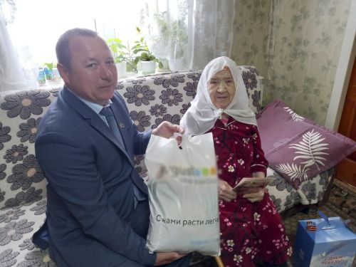 Верхнеуслонские ветераны получили продуктовые наборы к Дню Победы