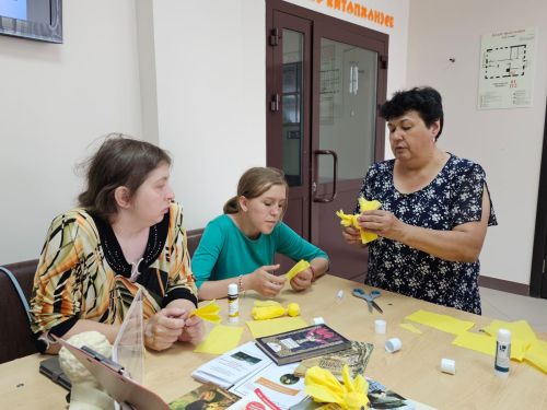 В Верхнем Услоне для членов клуба «Разноцветный мир» была организована литературная акция
