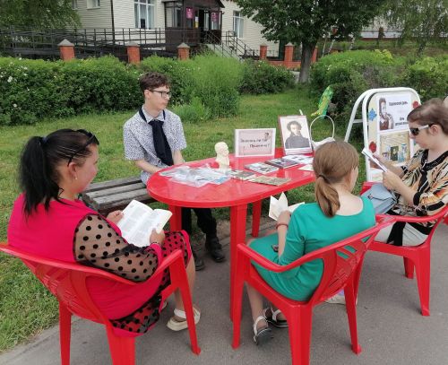 В Верхнем Услоне для членов клуба «Разноцветный мир» была организована литературная акция