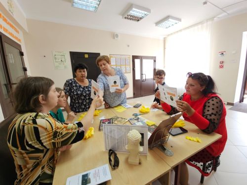 В Верхнем Услоне для членов клуба «Разноцветный мир» была организована литературная акция