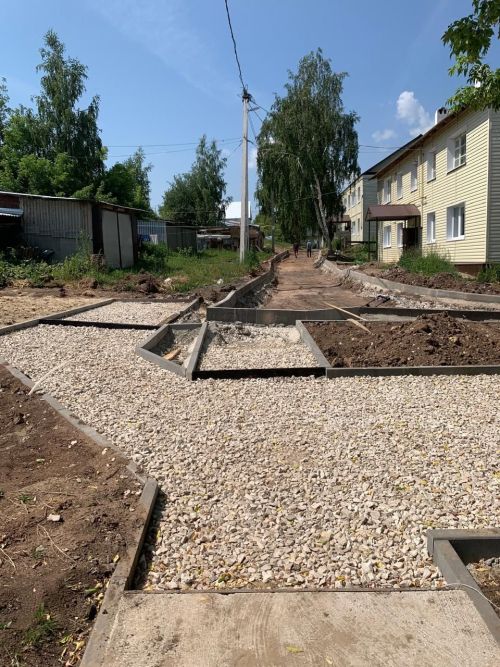 В Верхнеуслонском районе продолжаются работы по республиканской программе «Наш двор»