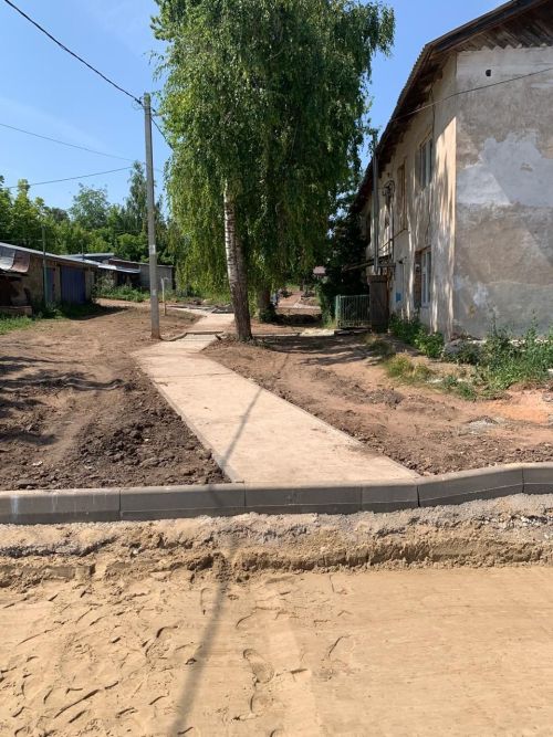 В Верхнеуслонском районе продолжаются работы по республиканской программе «Наш двор»