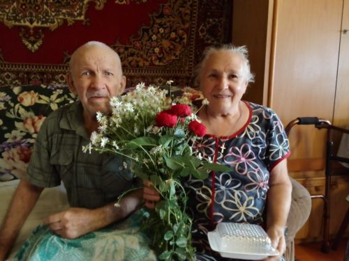 Соцработники в Верхнеуслонском районе поздравили подопечных с Днем семьи, любви и верности