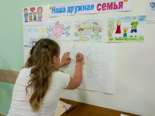 В Кильдееве для детей организовали мастер-класс по изготовлению ромашек