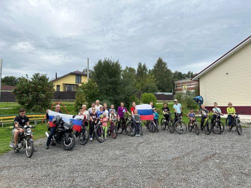В Верхнеуслонском районе прошел велопробег к Дню Государственного флага
