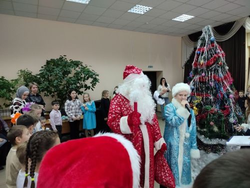 В Макулово на новогодний праздник пришел Чебурашка