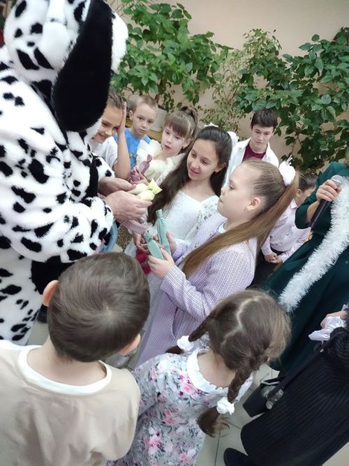 В Макулово на новогодний праздник пришел Чебурашка