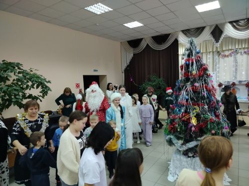 В Макулово на новогодний праздник пришел Чебурашка