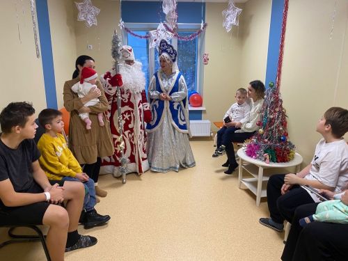 Дед Мороз и Снегурочка поздравили юных пациентов Верхнеуслонской ЦРБ