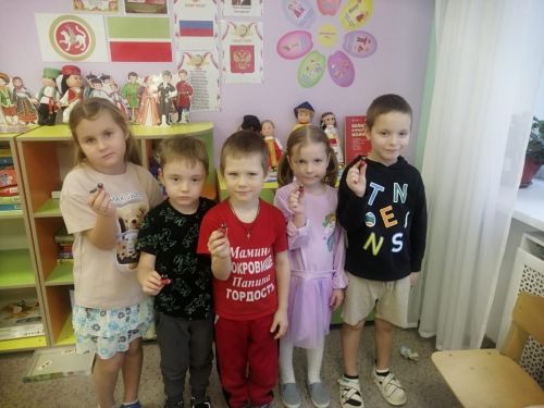 Түбән Ослан балалары карабүрекләр көнен билгеләп үтте