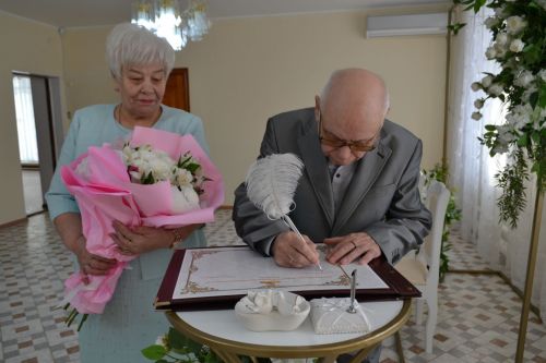 Супруги Гурьяновы из Набережных Моркваш отметили золотую свадьбу