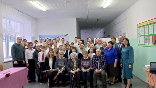 В Октябрьской школе открыли уголок, посвященный Году защитника Отечества