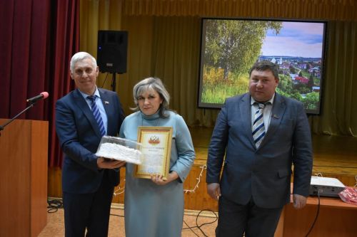 В Шеланге население волнует состояние дорог и пешеходного моста