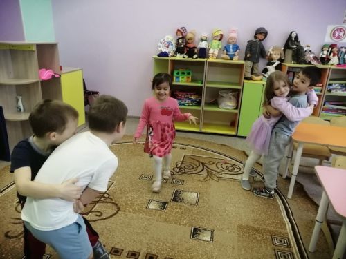 Түбән Ослан балалар бакчасында кочаклашырга яраталар