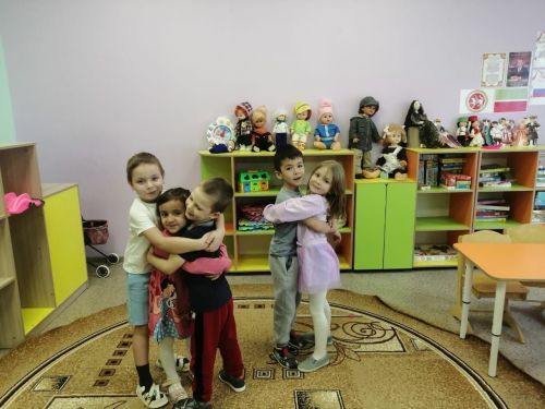 Түбән Ослан балалар бакчасында кочаклашырга яраталар