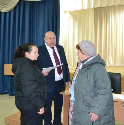 Количество вопросов на сходе в Нижнем Услоне превзошло все ожидания