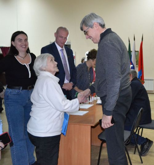 Участие в сходе граждан в Вв.Слободе принял Роман Шайхутдинов