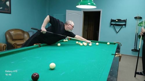 Победителем соревнований по бильярду стал Петр Баранов